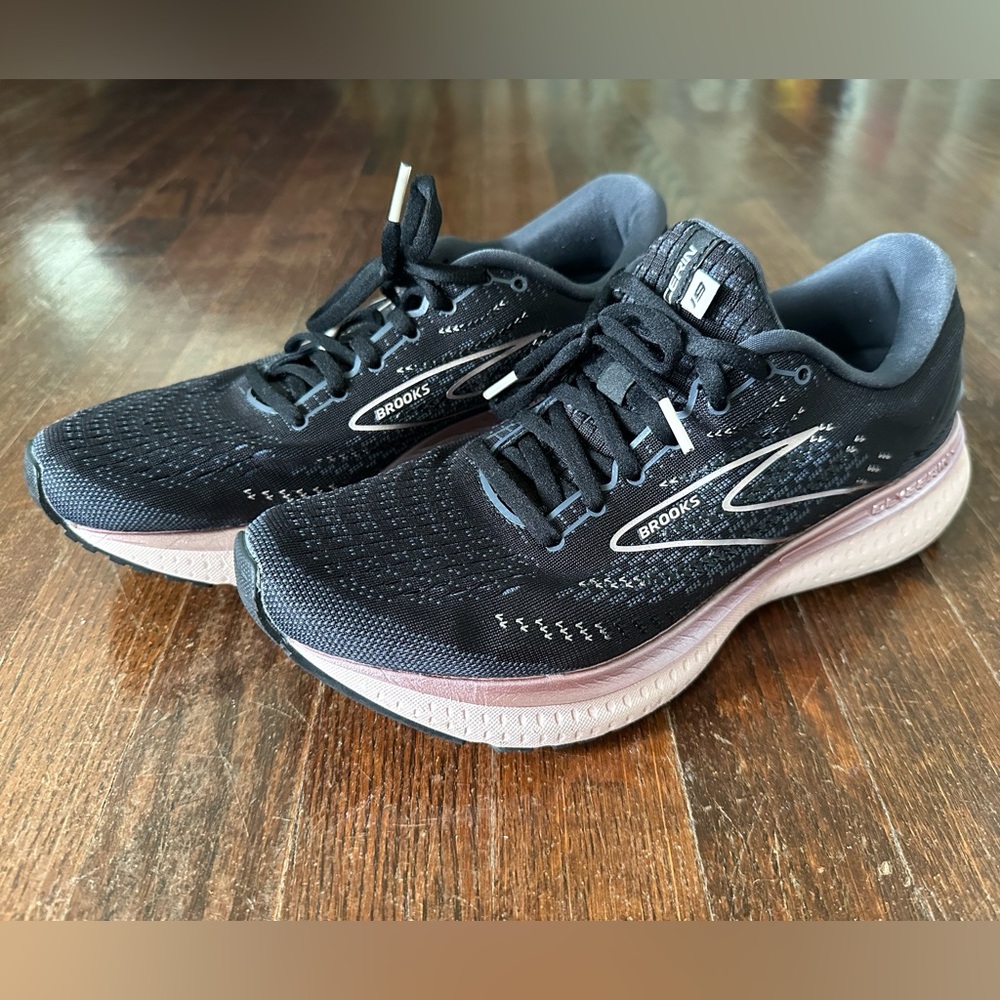 NWOT Women’s Brooks Glycerin 19